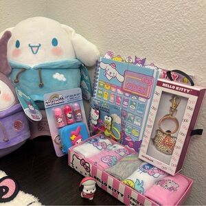 Hello Kitty And Friends Bag Charm Bundle Set